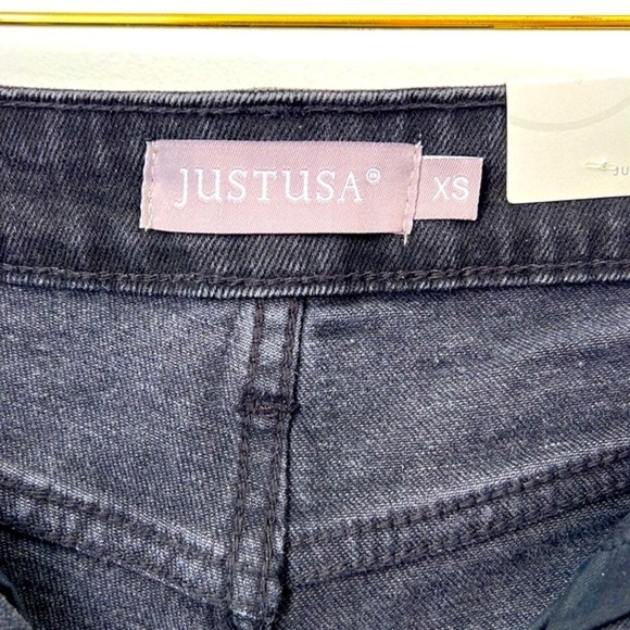Just USA NWT High Rise Distressed Denim Shorts Size XS - Picture 6 of 7